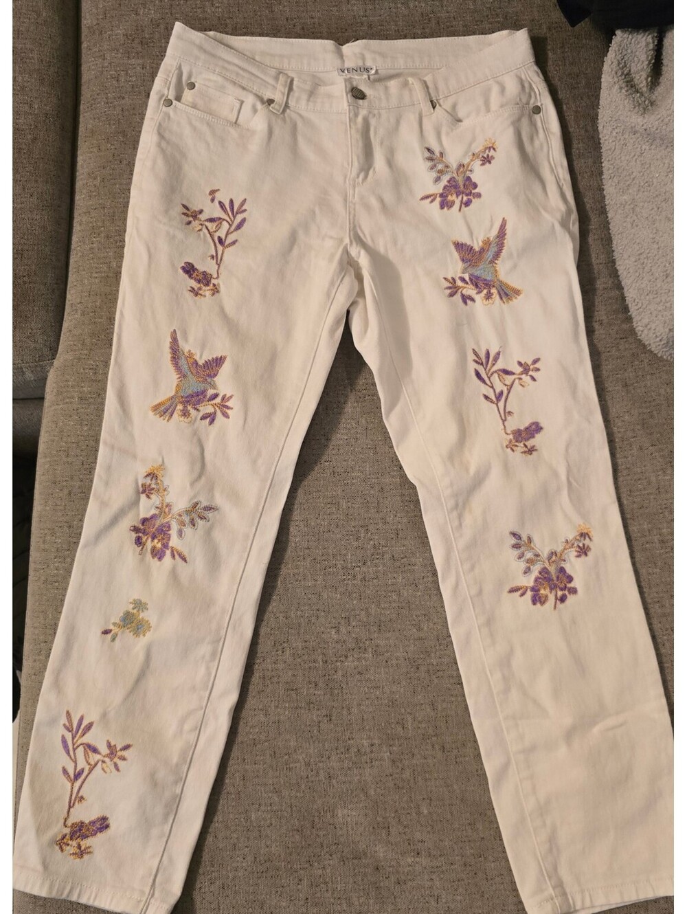Venus White Jeans with Purple and Gold Embroidered Birds and Flowers Size 10